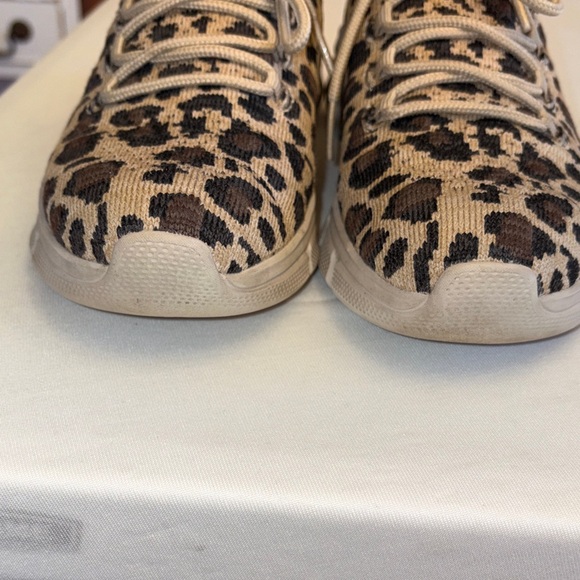 Skechers fashion sneakers animal print stretchy memory foam slip on size 7 - Picture 2 of 7